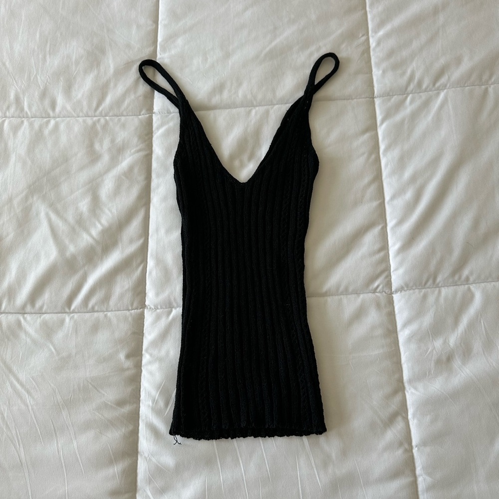 Line and Dot Tank
